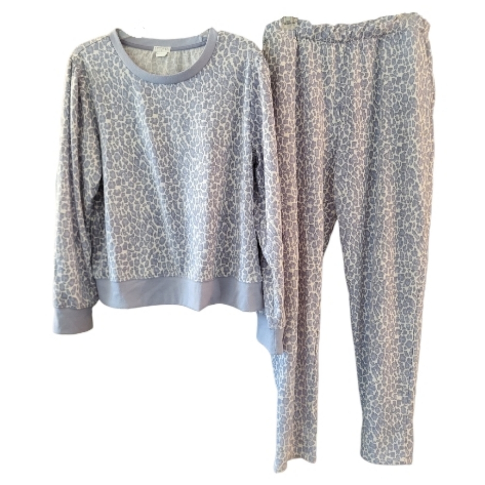 Uncover Women's Cozy Pajama Set in Light Purple Leopard Print - Size L